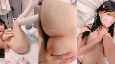 【闻闻酱】纯欲少女校花级美女无套约啪，快看这粉嫩的小菊花，翘起白白的玉臀，真想插进去爽一下 (3)